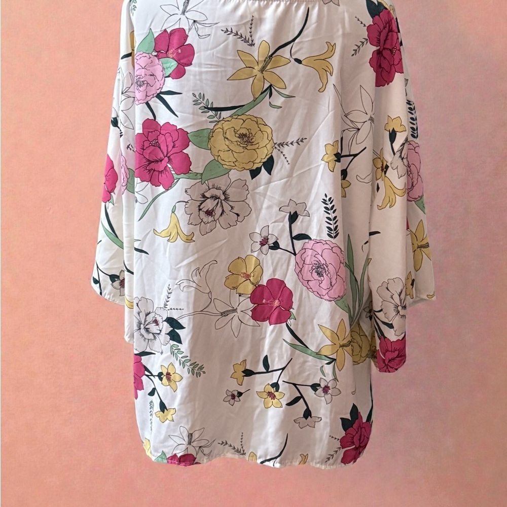Chic Floral V-Neck Blouse 1X - Picture 4 of 5